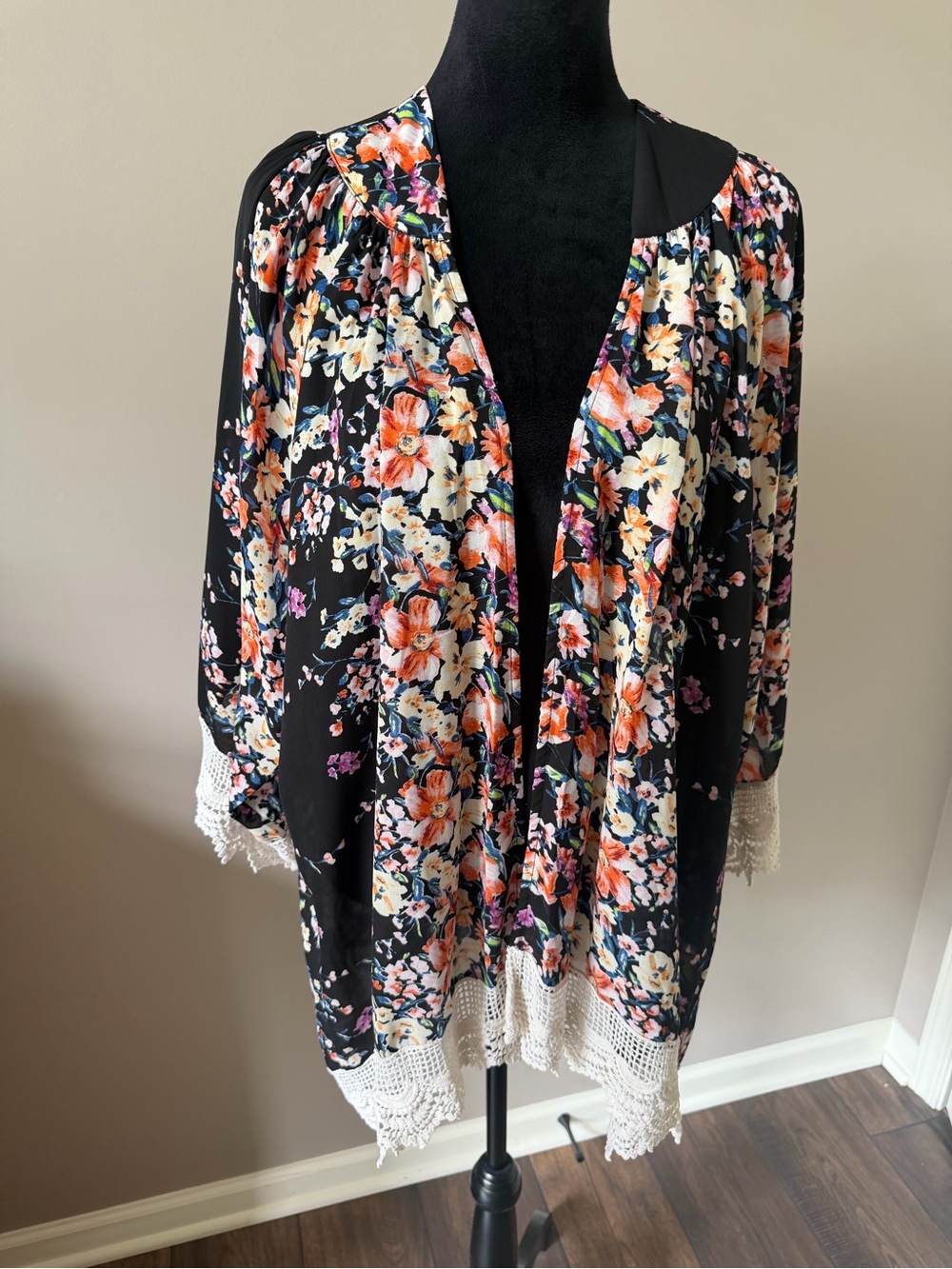 Umgee Boho-Inspired Floral Lace-Trim Black Kimono Size M/L
